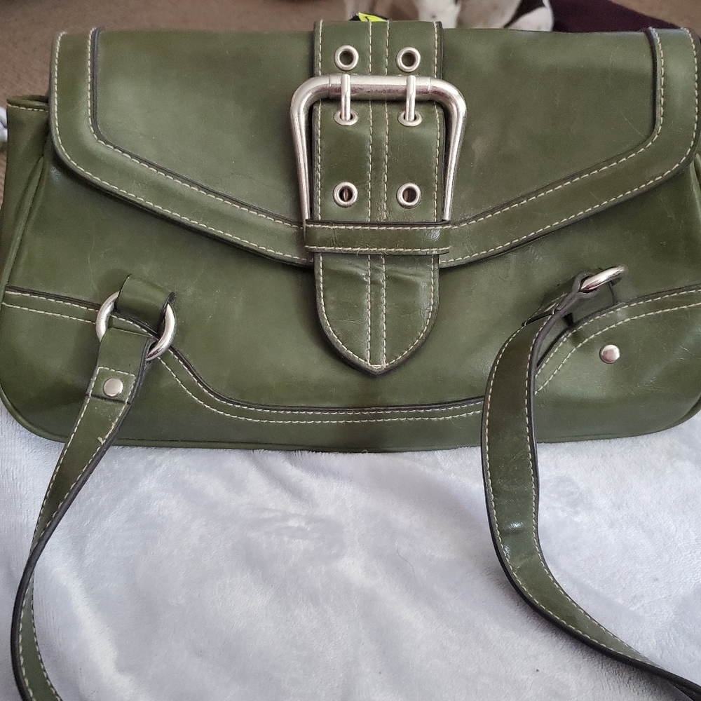 🎈GUC-  Green Vinyl Purse